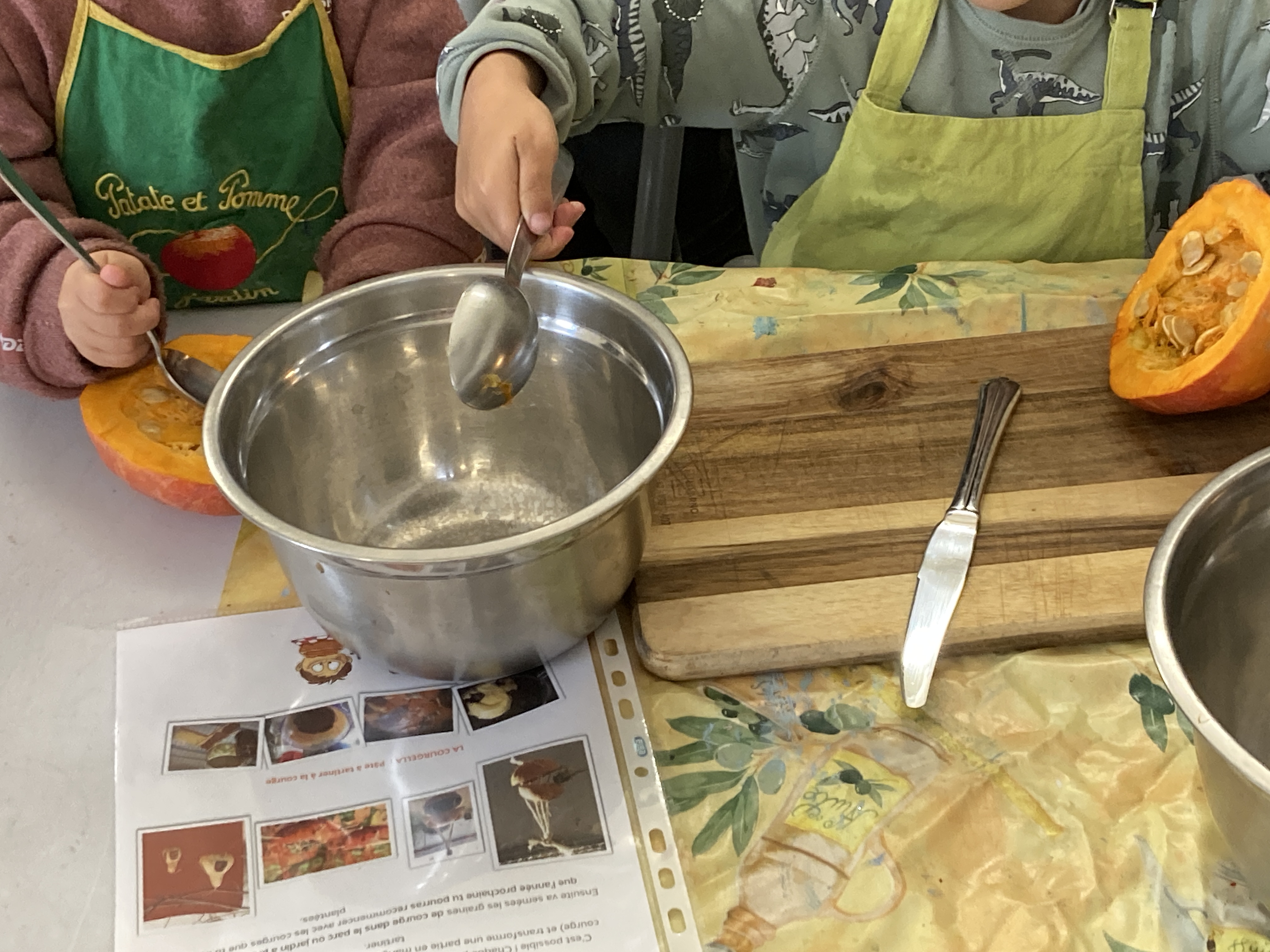 Atelier mangeoire pour oiseaux et courgella au Vergoin